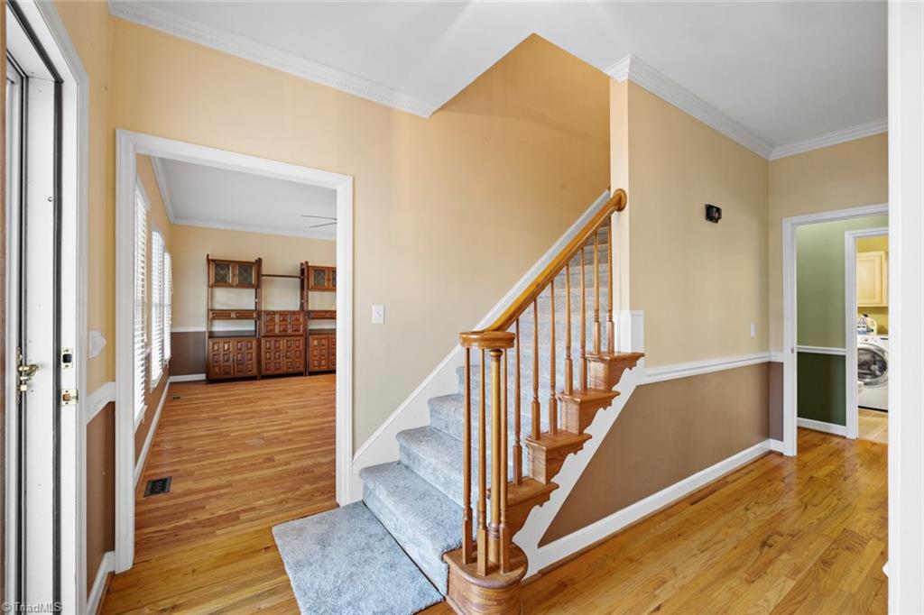 4202 Jeffrey Ln Point High Point, NC 27265 - Photo 4 of 47 Large Entryway