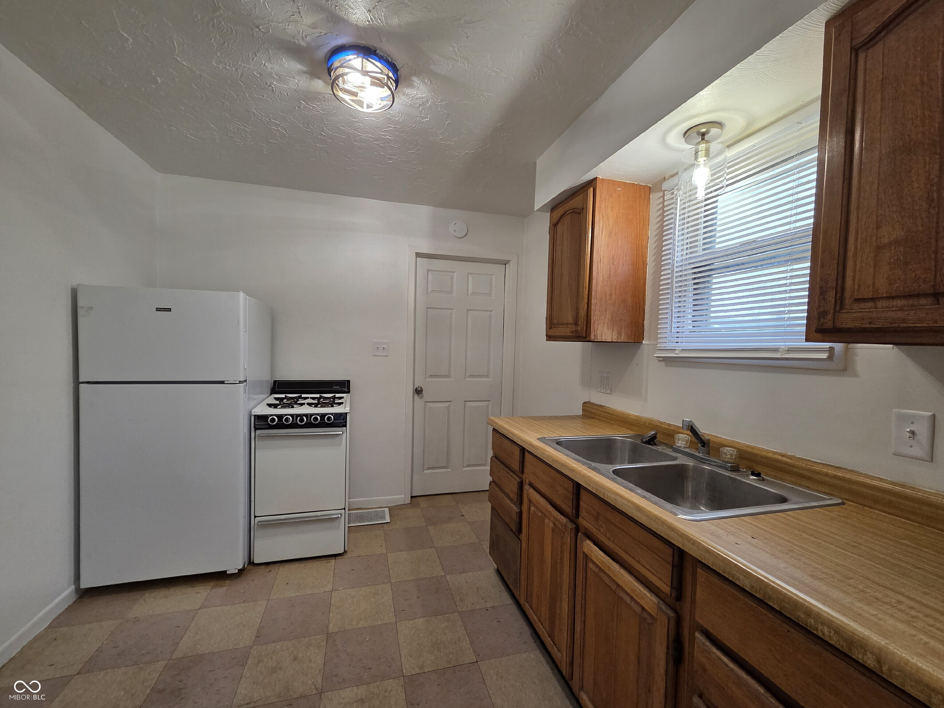 702 West 23rd Street Anderson, IN 46016 - Photo 6 of 13