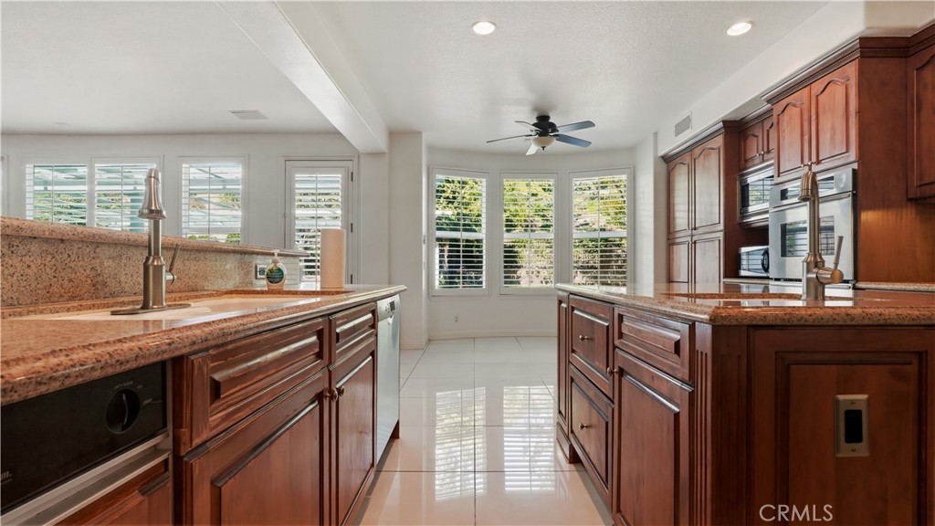 20253 Vía Galileo Porter Ranch, CA 91326 - Photo 13 of 55 breakfast area