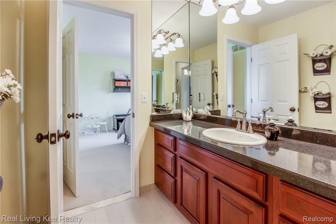 1734 Apple Ridge Court Rochester, MI 48306 - Photo 37 of 56 Jack and Jill Bathroom