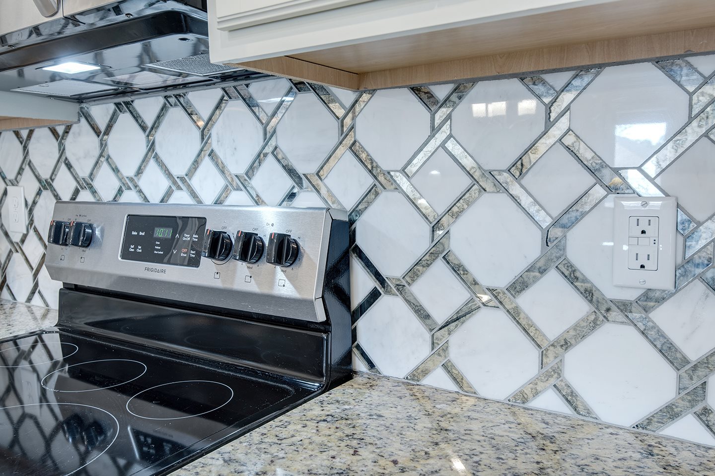 21716 Gullfoss Street Fairhope, AL 36532 - Photo 11 of 48 Carrara marble/mirror bac
