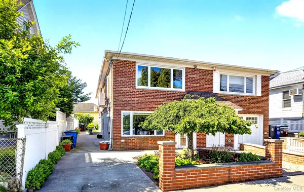 $889,800 | 125-16 5th Avenue | College Point