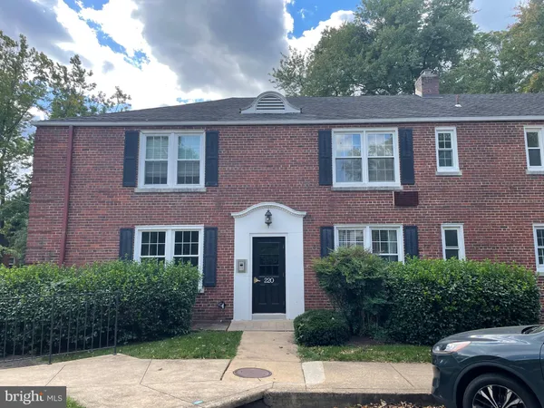 $1,950 | 220 North Thomas Street, Unit 2203, Arlington, VA 22203