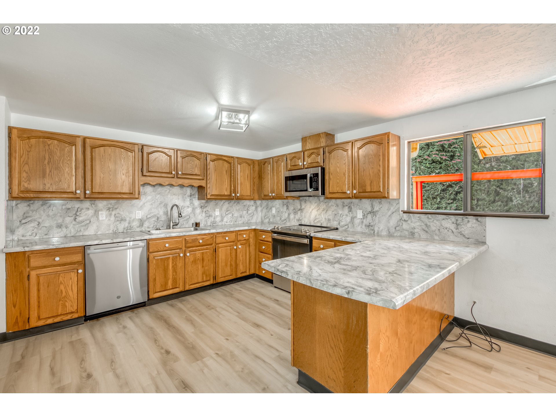 1530 Northeast Rosa Parks Way Portland, OR 97211 - Photo 7 of 23 Gallery Image 7