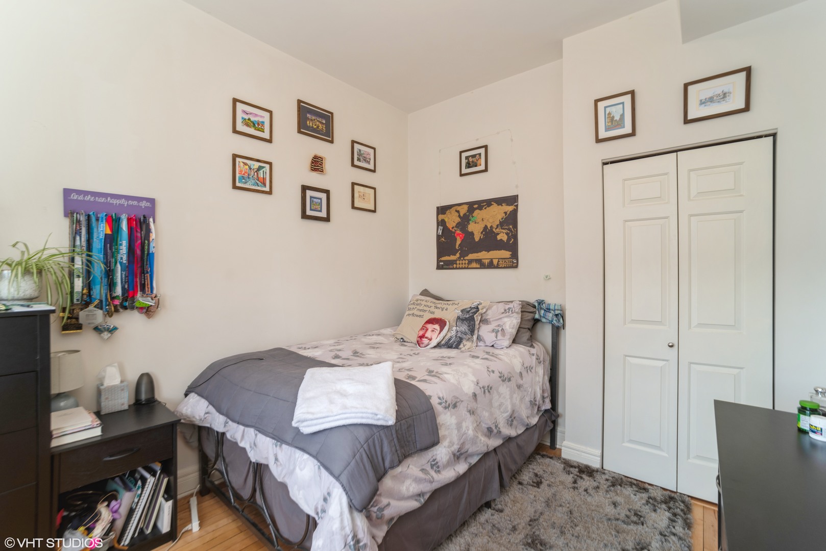 Undisclosed Address Chicago, IL 60647 - Photo 5 of 9 a bedroom with a bed and dresser