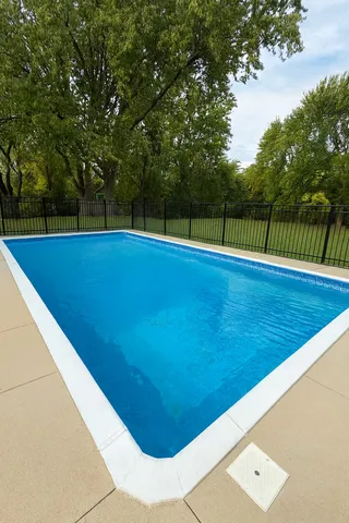 a view of a tennis court