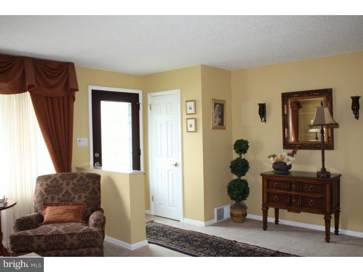 534 Maddock Road Springfield, PA 19064 - Photo 3 of 22 Foyer