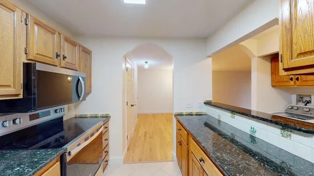 $2,400 | 5 Bartemus Trail, Unit 202, Nashua, NH 03063