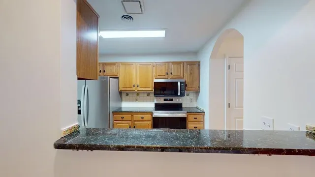 $2,400 | 5 Bartemus Trail, Unit 202, Nashua, NH 03063