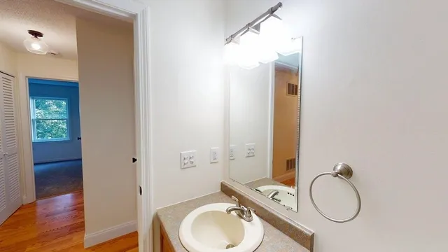 $2,400 | 5 Bartemus Trail, Unit 202, Nashua, NH 03063