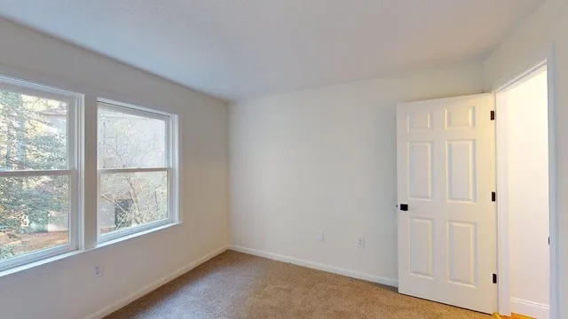 $2,400 | 5 Bartemus Trail, Unit 202, Nashua, NH 03063