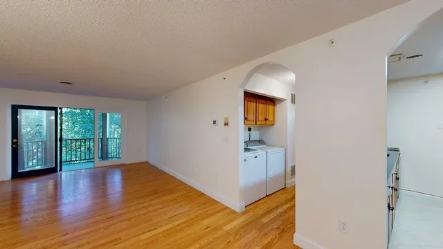 $2,400 | 5 Bartemus Trail, Unit 202, Nashua, NH 03063