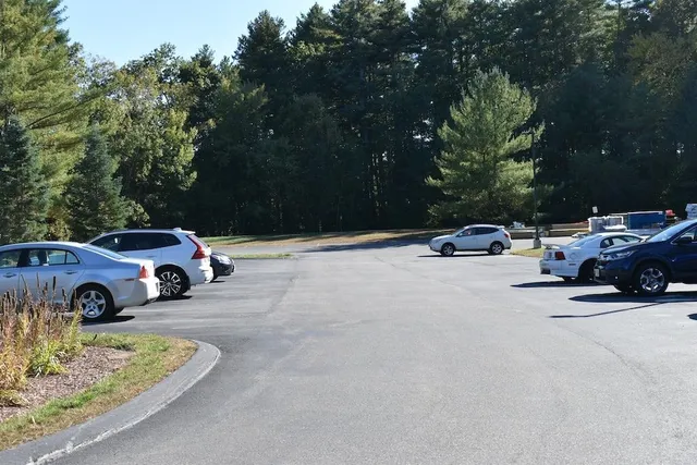 $2,400 | 5 Bartemus Trail, Unit 202, Nashua, NH 03063