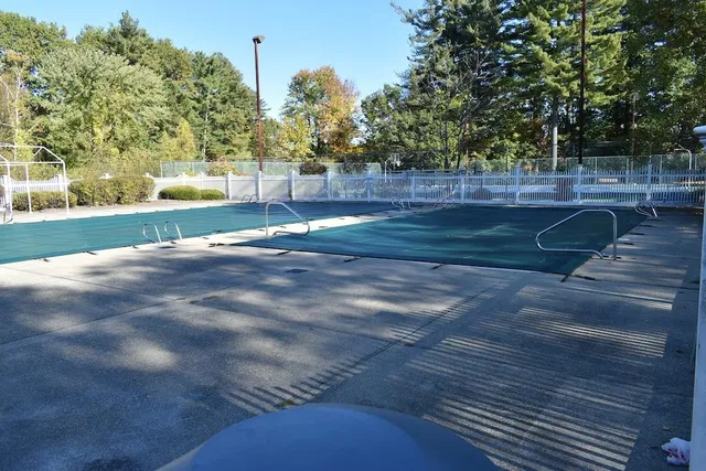 $2,400 | 5 Bartemus Trail, Unit 202, Nashua, NH 03063