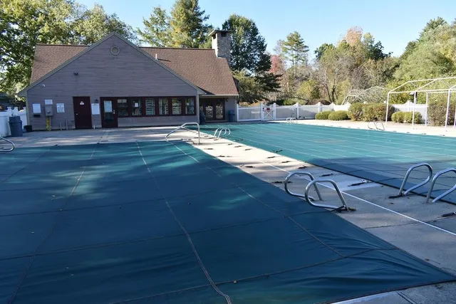 $2,400 | 5 Bartemus Trail, Unit 202, Nashua, NH 03063