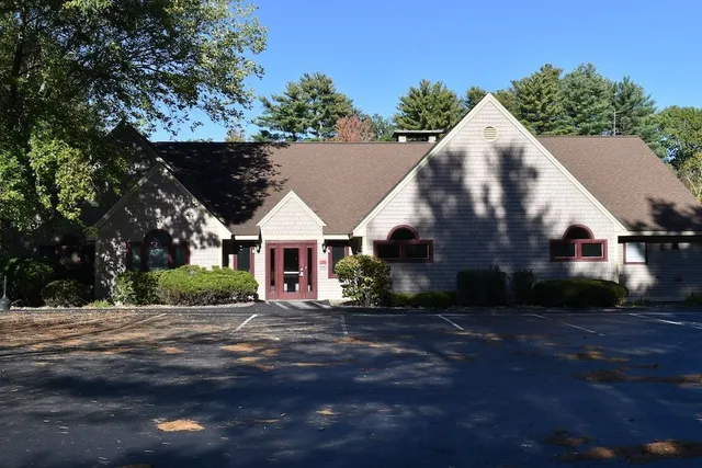 $2,400 | 5 Bartemus Trail, Unit 202, Nashua, NH 03063