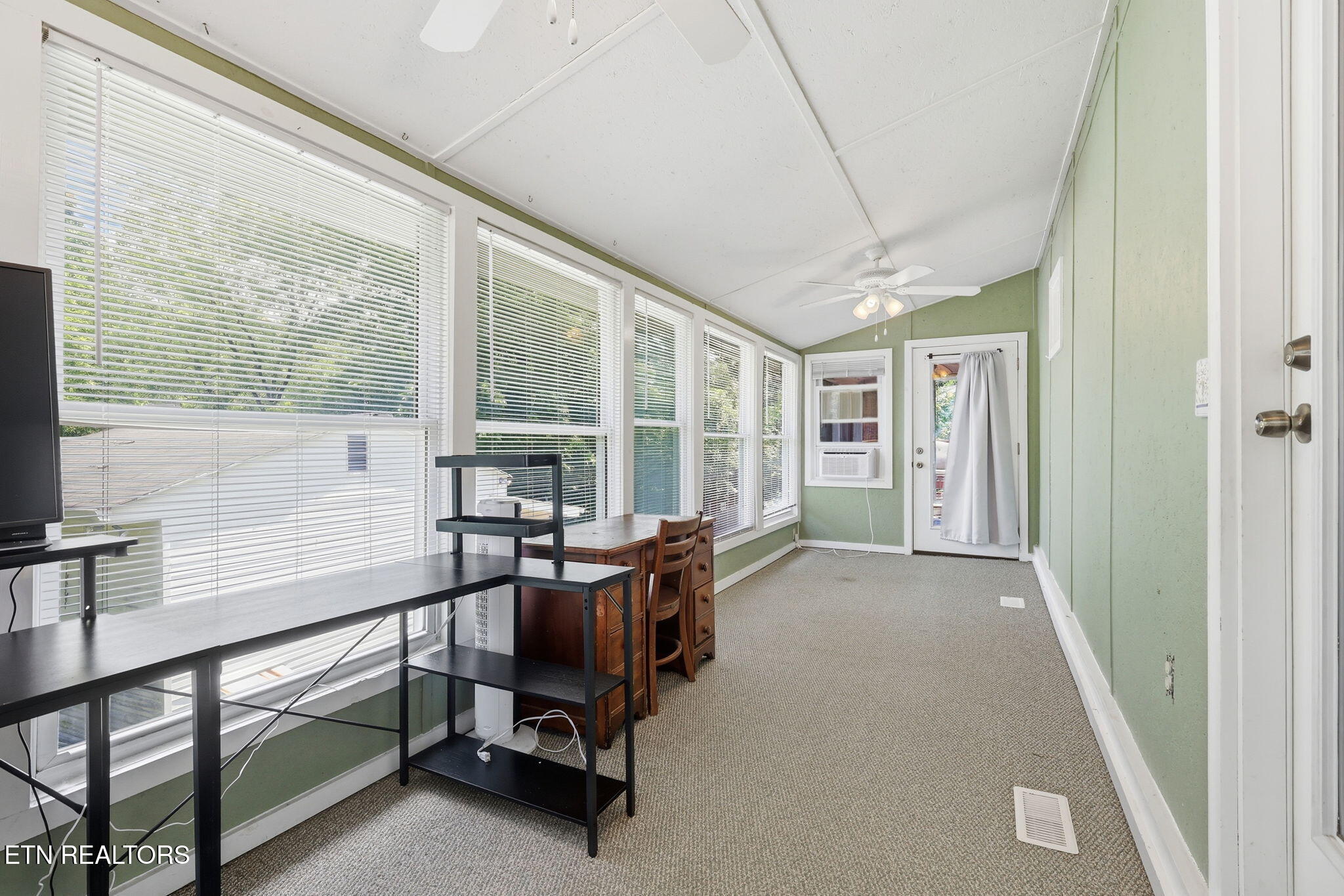 124 Salem Road Oak Ridge, TN 37830 - Photo 19 of 44 Spacious Sunroom