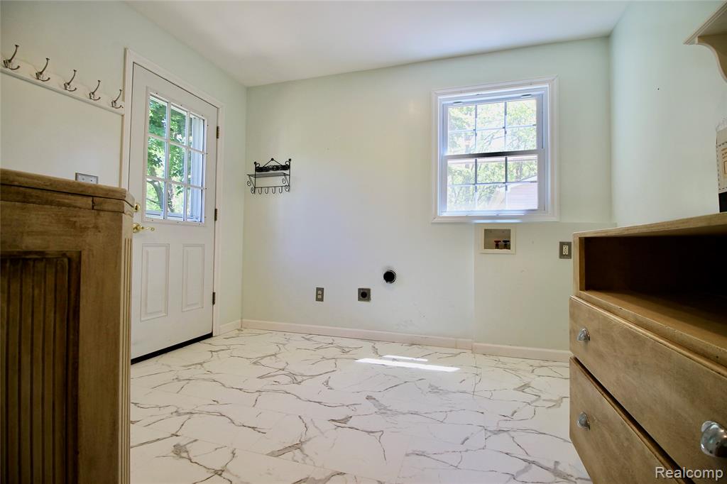 8372 Parshallville Road Fenton, MI 48430 - Photo 10 of 44