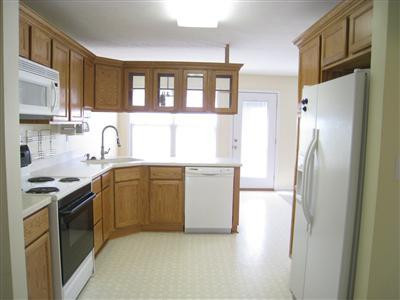 862 Ridgeview Drive Frankfort, KY 40601 - Photo 7 of 21 Bright Kitchen with loads of cabinet spa