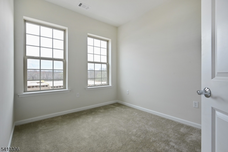 28 Gala Court Livingston, NJ 07039 - Photo 11 of 23