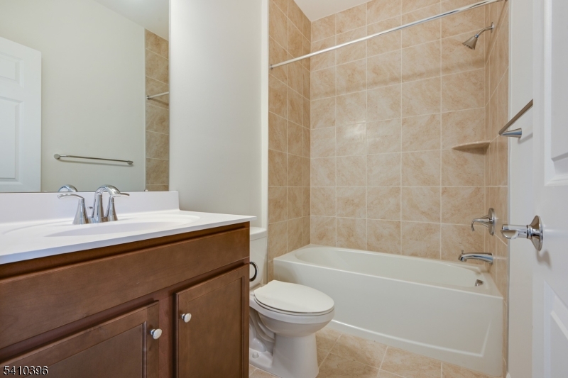 28 Gala Court Livingston, NJ 07039 - Photo 15 of 23