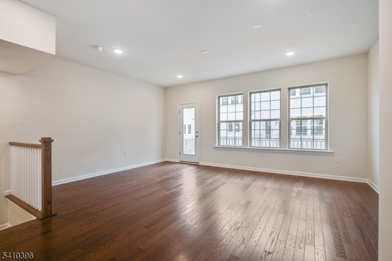 28 Gala Court Livingston, NJ 07039 - Photo 2 of 23