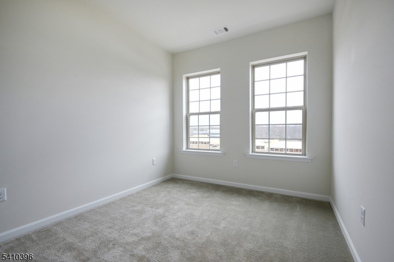 28 Gala Court Livingston, NJ 07039 - Photo 9 of 23