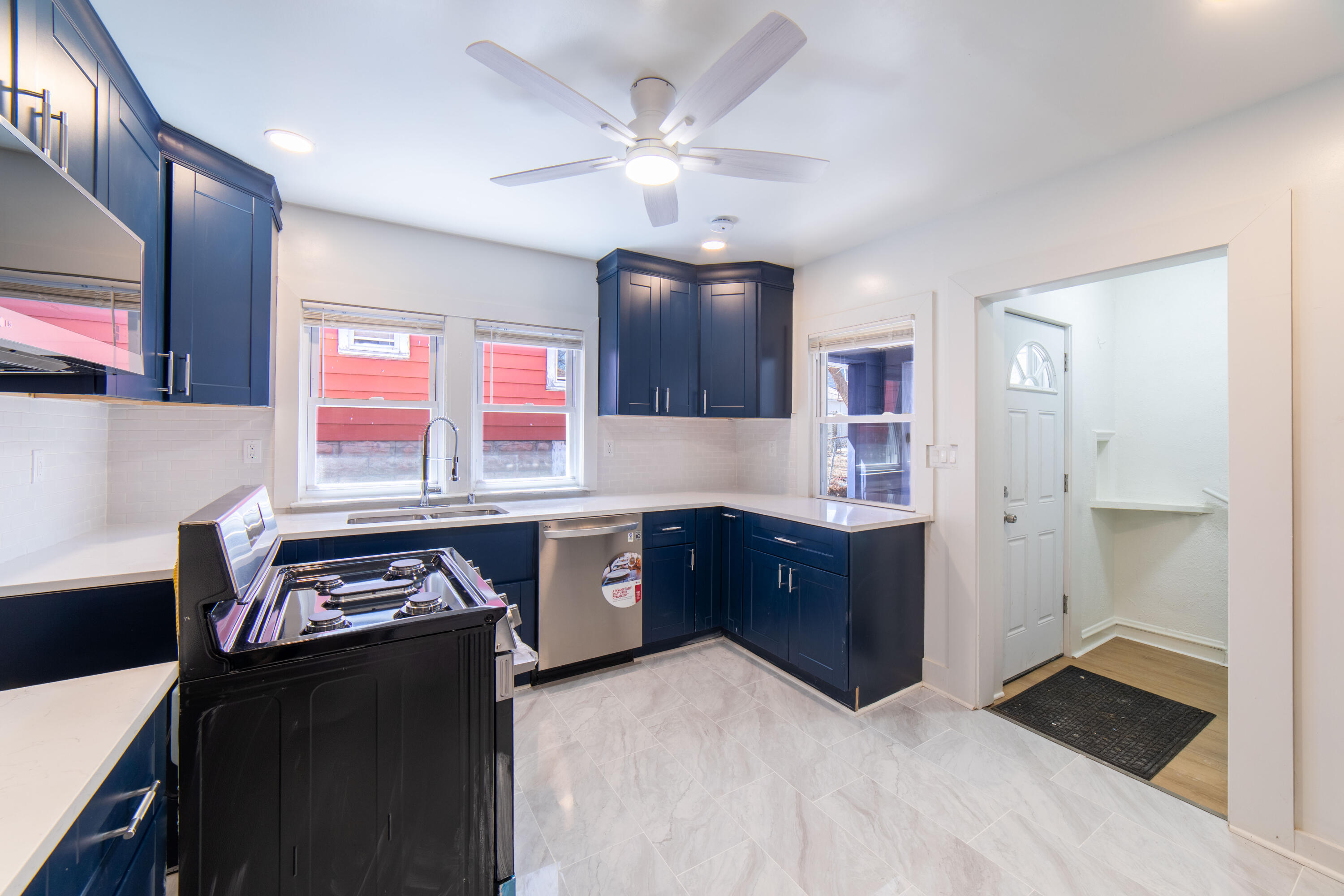 3409 Vel R. Phillips Avenue Milwaukee, WI 53212 - Photo 4 of 23 Kitchen