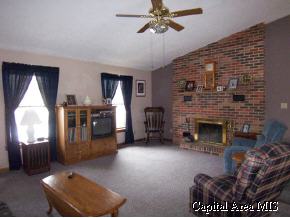 6373 Country Green Rochester, IL 62563 - Photo 3 of 9 Gallery Image 3