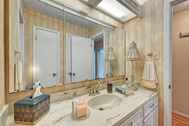 $2,100 | 3631 Glenpine Drive, Houston, TX 77068