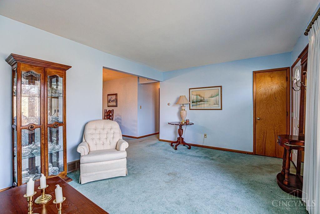 5671 Decker Road Franklin, OH 45005 - Photo 4 of 34