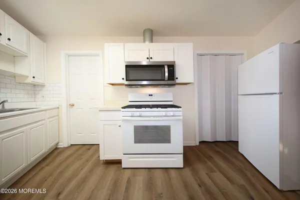 $2,700 | 8 Viola Avenue, Leonardo, NJ 07737