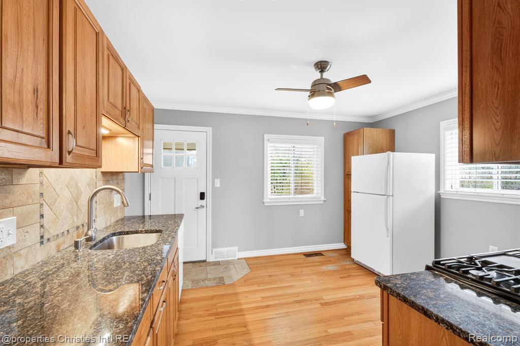 26605 Rialto Street Madison Heights, MI 48071 - Photo 9 of 37
