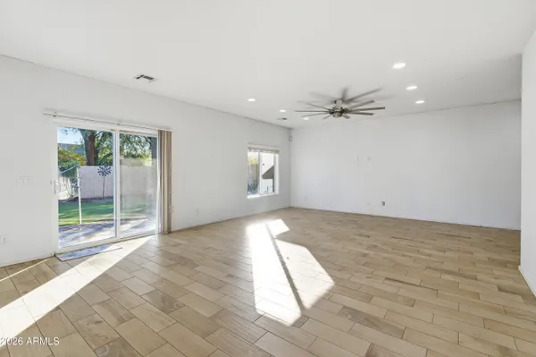 $574,900 | 627 West Kerry Lane, Phoenix, AZ 85027