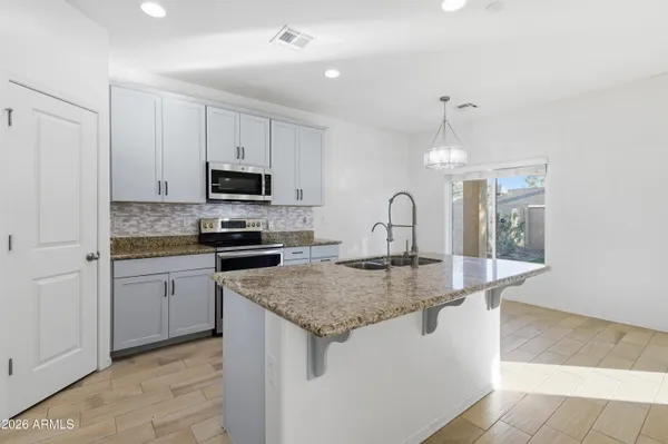 $574,900 | 627 West Kerry Lane, Phoenix, AZ 85027