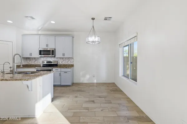 $574,900 | 627 West Kerry Lane, Phoenix, AZ 85027