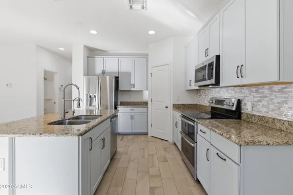 $574,900 | 627 West Kerry Lane, Phoenix, AZ 85027