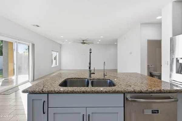 $574,900 | 627 West Kerry Lane, Phoenix, AZ 85027