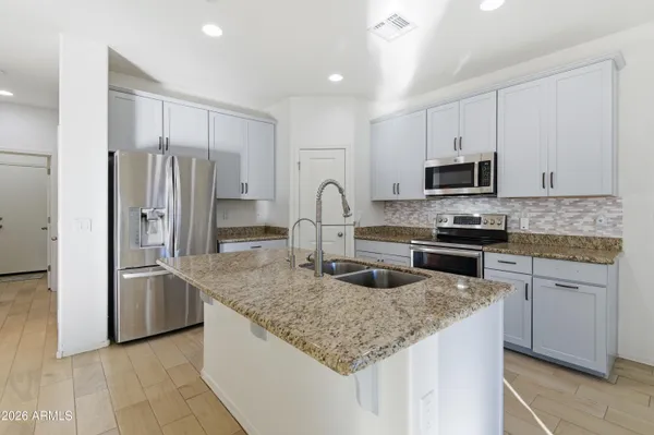 $574,900 | 627 West Kerry Lane, Phoenix, AZ 85027