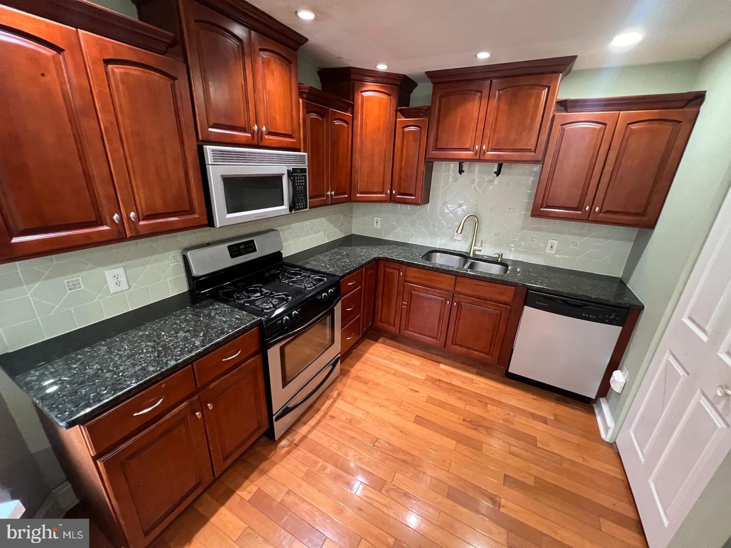 3204 Fanshawe Street Philadelphia, PA 19149 - Photo 4 of 18