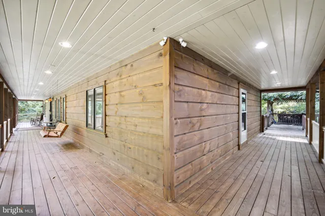 a view of a pathway both side of the house