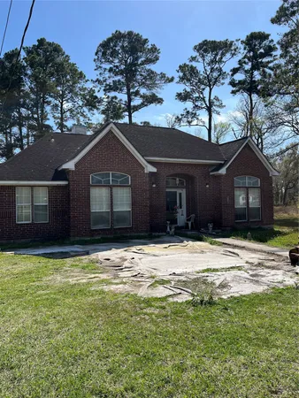 $425,000 | 320 Commerce Lane, Highlands, TX 77562