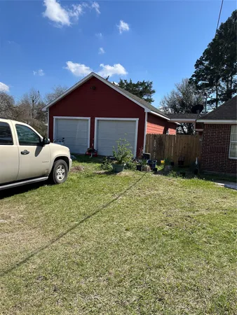 $425,000 | 320 Commerce Lane, Highlands, TX 77562