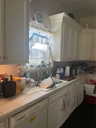 $425,000 | 320 Commerce Lane, Highlands, TX 77562
