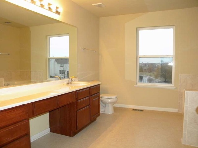 2526 Rourke Drive Aurora, IL 60503 - Photo 9 of 21