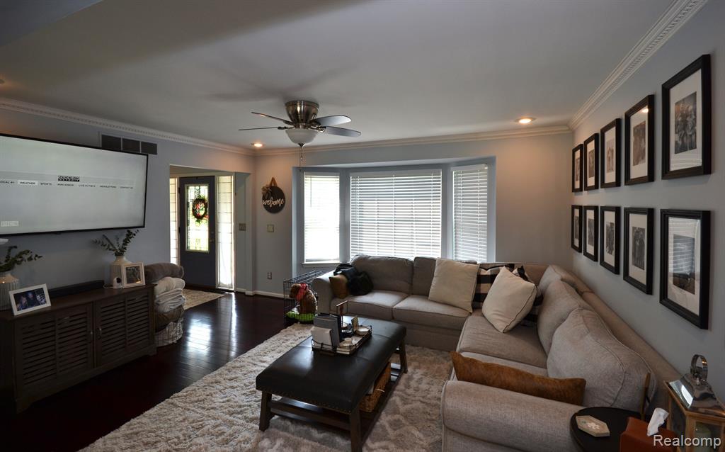 232 Grace Avenue Rochester Hills, MI 48307 - Photo 2 of 29