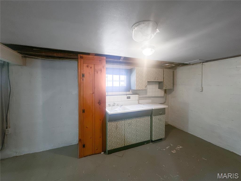 237 South Barat Avenue Ferguson, MO 63135 - Photo 13 of 16