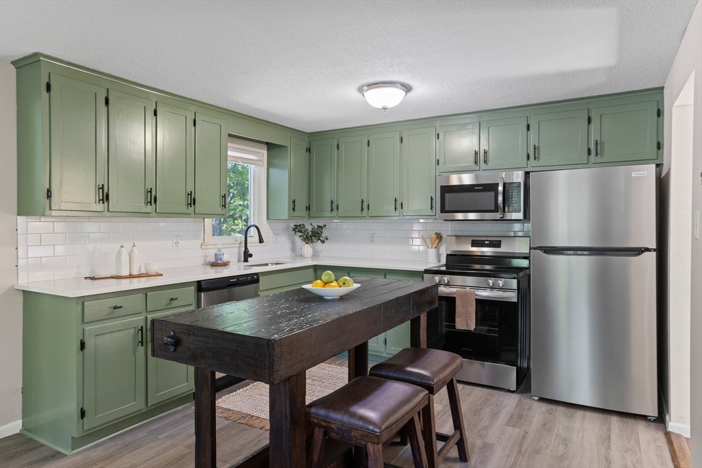 14 Beaver Brook Road Littleton, MA 01460 - Photo 2 of 37