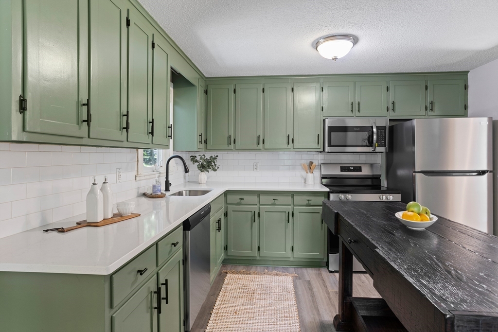 14 Beaver Brook Road Littleton, MA 01460 - Photo 3 of 37