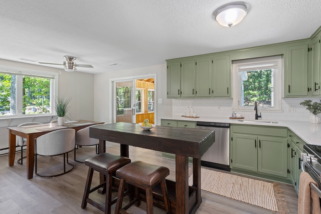 14 Beaver Brook Road Littleton, MA 01460 - Photo 4 of 37